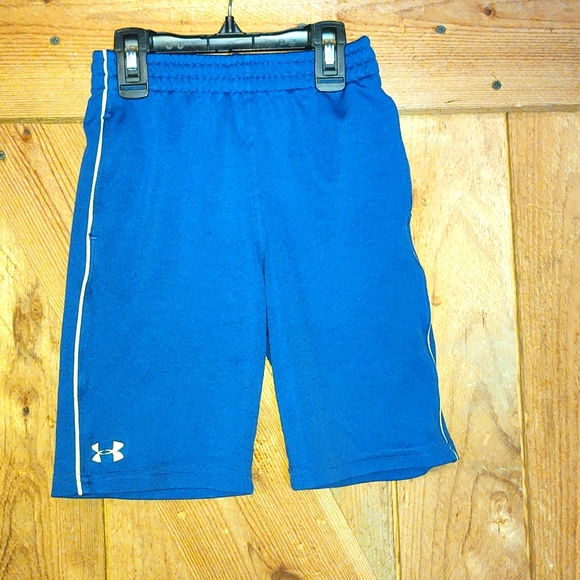 Boys Under Armour Size 5 Blue Athletic Shorts - Picture 1 of 2